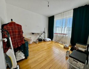 Vanzare apartament 3 camere, situat in Floresti, zona Stadionului