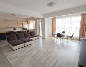 Vanzare apartament 4 camere in Floresti