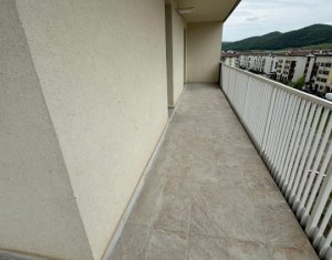 Apartament 3 camere, terasa 29 mp, situat in Floresti, zona Eroilor