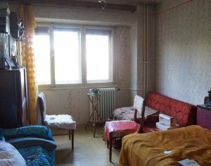 Apartament spatios cu 3 camere in Manastur, etaj intermediar,  zona linistita