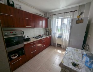 Apartament cu 3 camere, decomandat, 68 mp, zona buna din Marasti