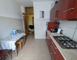 Apartament cu 3 camere, decomandat, 68 mp, zona buna din Marasti