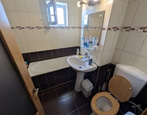 Apartament cu 3 camere, decomandat, 68 mp, zona buna din Marasti