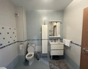 Apartament 3 camere, 2 bai, situat in Floresti, zona Stadionului