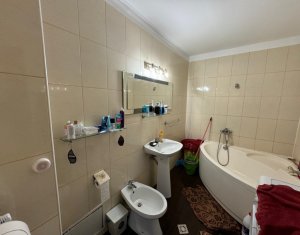 Apartament 3 camere, situat in Floresti, zona Terra