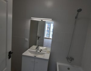 Apartament cu 3 camere, ultrafinisat, etaj intermediar