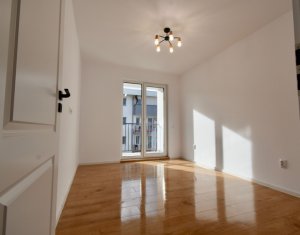 Apartament cu 3 camere, ultrafinisat, etaj intermediar