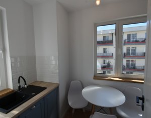 Apartament cu 3 camere, ultrafinisat, etaj intermediar