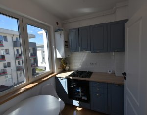 Apartament cu 3 camere, ultrafinisat, etaj intermediar