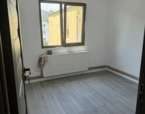 Apartment 4 rooms for sale in Cluj-napoca, zone Manastur