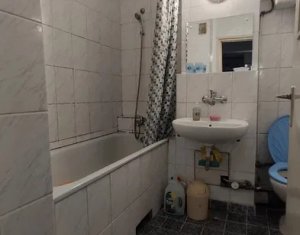 Apartament spatios cu 3 camere decomandate, zona Piata Marasti