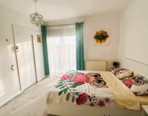 Apartment 3 rooms for sale in Floresti