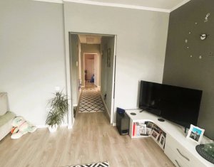 Apartment 3 rooms for sale in Floresti