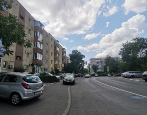 Apartment 4 rooms for sale in Cluj-napoca, zone Manastur