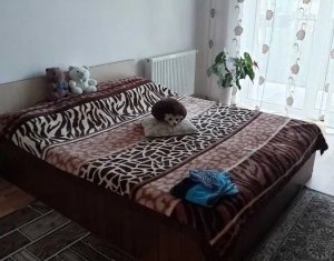 Sale apartment 3 rooms in Floresti