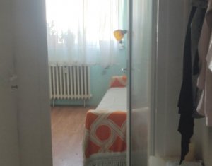 Apartament decomandat, 3 camere, zona ,,La Terenuri