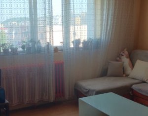 Apartament decomandat, 3 camere, zona ,,La Terenuri