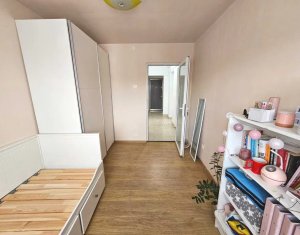 Apartament decomandat, 3 camere, zona ,,La Terenuri