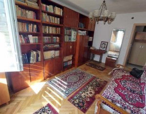 Appartement 4 chambres à vendre dans Cluj-napoca, zone Manastur