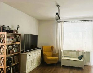 Apartament 2 camere, 2 bai, curte, Floresti