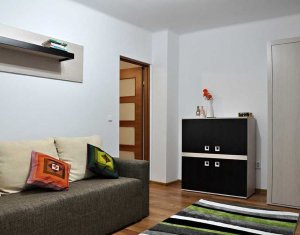 Vânzare apartament cu 2 camere semicentral, etajul 1, cu garaj