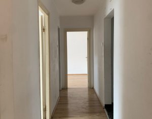 Apartament cu 4 camere, situat la etajul 1, Manastur, strada Primaverii