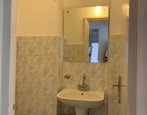 Apartament cu 4 camere, situat la etajul 1, Manastur, strada Primaverii