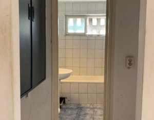 Apartament cu 4 camere, situat la etajul 1, Manastur, strada Primaverii