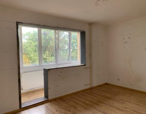 Apartament cu 4 camere, situat la etajul 1, Manastur, strada Primaverii