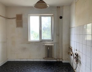 Apartament cu 4 camere, situat la etajul 1, Manastur, strada Primaverii