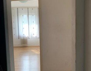 Apartament cu 4 camere, situat la etajul 1, Manastur, strada Primaverii