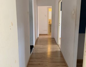 Apartament cu 4 camere, situat la etajul 1, Manastur, strada Primaverii