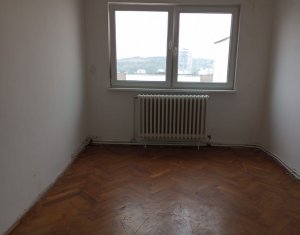 De vanzare apartament cu 4 camere Manactur