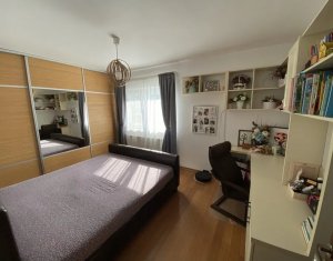 Apartament decomandat, 3 camere, 80mp, 2 parcarii cu CF, Floresti