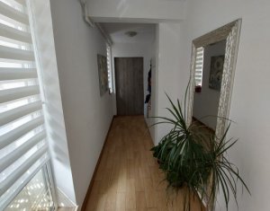 Apartment 3 rooms for sale in Floresti