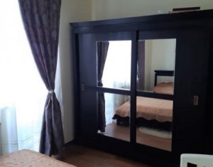 Apartament cu 3 camere, etaj intermediar, parcare, zona Vivo