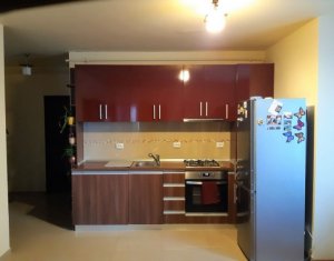 Apartament cu 3 camere, etaj intermediar, parcare, zona Vivo