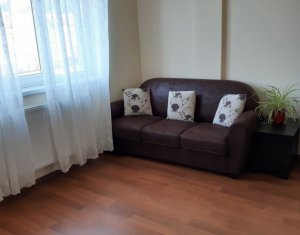 Apartament cu 3 camere, etaj intermediar, parcare, zona Vivo