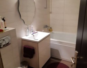 Apartament cu 3 camere, etaj intermediar, parcare, zona Vivo