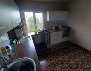 Apartament spatios cu 3 camere decomandate, zona Piata Marasti