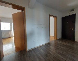 Apartament spatios cu 3 camere decomandate, zona Piata Marasti