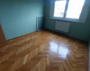 Apartament spatios cu 3 camere decomandate, zona Piata Marasti