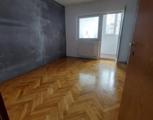 Apartament spatios cu 3 camere decomandate, zona Piata Marasti