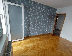 Apartament spatios cu 3 camere decomandate, zona Piata Marasti