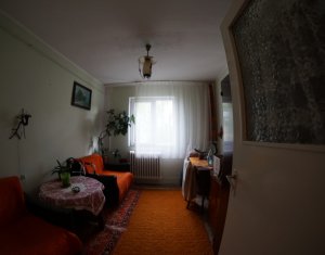 Sale apartment 4 rooms in Cluj-napoca, zone Manastur