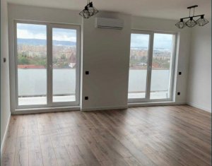 Apartament de vanzare cu 3 camere, zona Clujana.