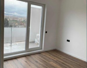 Apartament de vanzare cu 3 camere, zona Clujana.