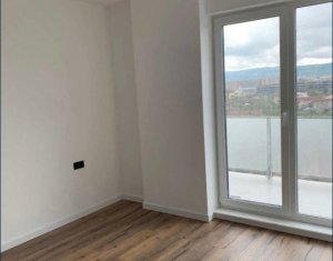 Apartament de vanzare cu 3 camere, zona Clujana.