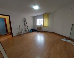 Apartament spatios cu 3 camere decomandate, zona Piata Ion Mester