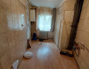 Apartament spatios cu 3 camere decomandate, zona Piata Ion Mester